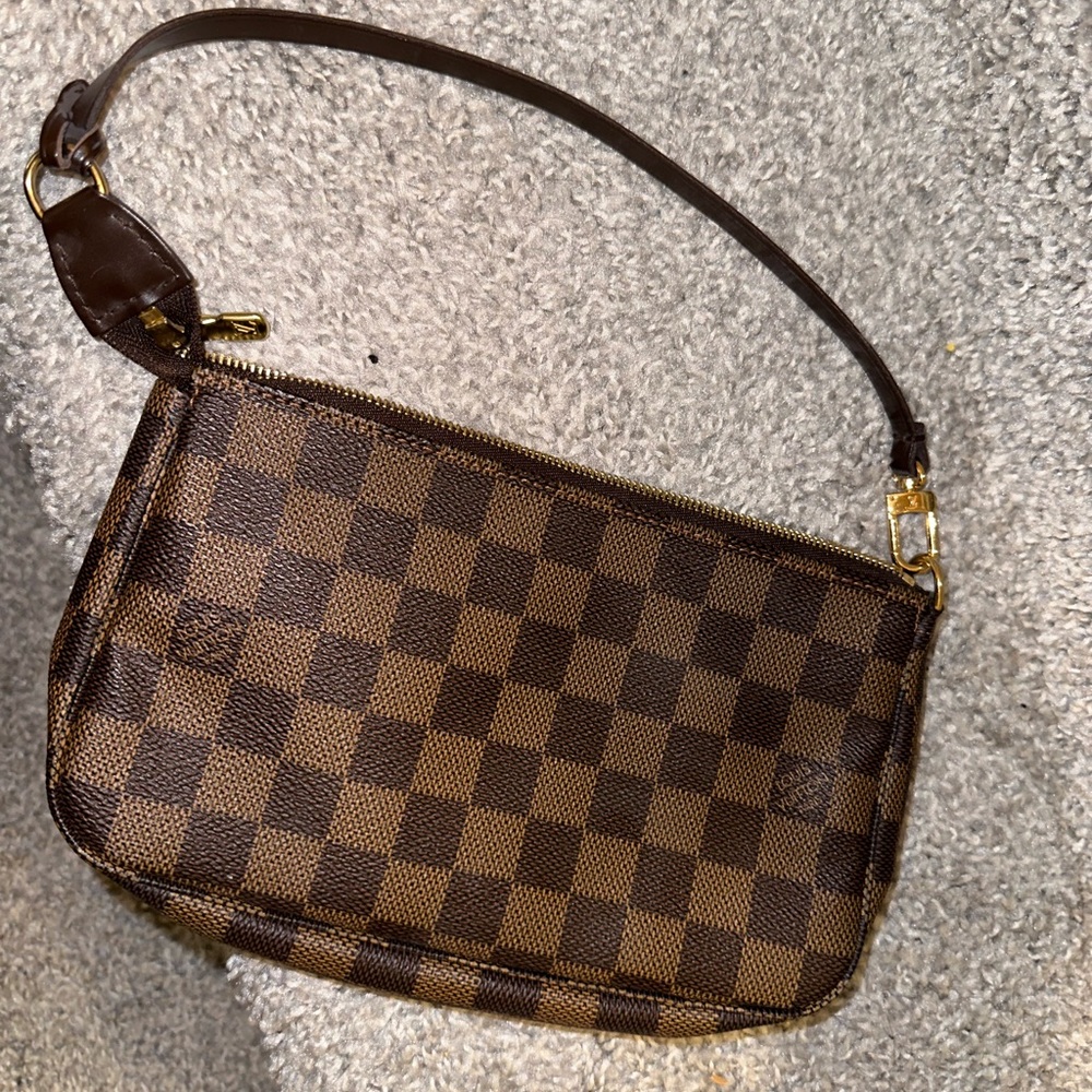 Louis Vuitton pouchette Accesory